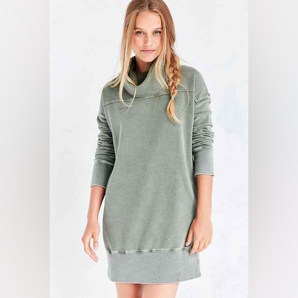 UO Sweatshirt Dress with Pockets - Picture 3 of 8